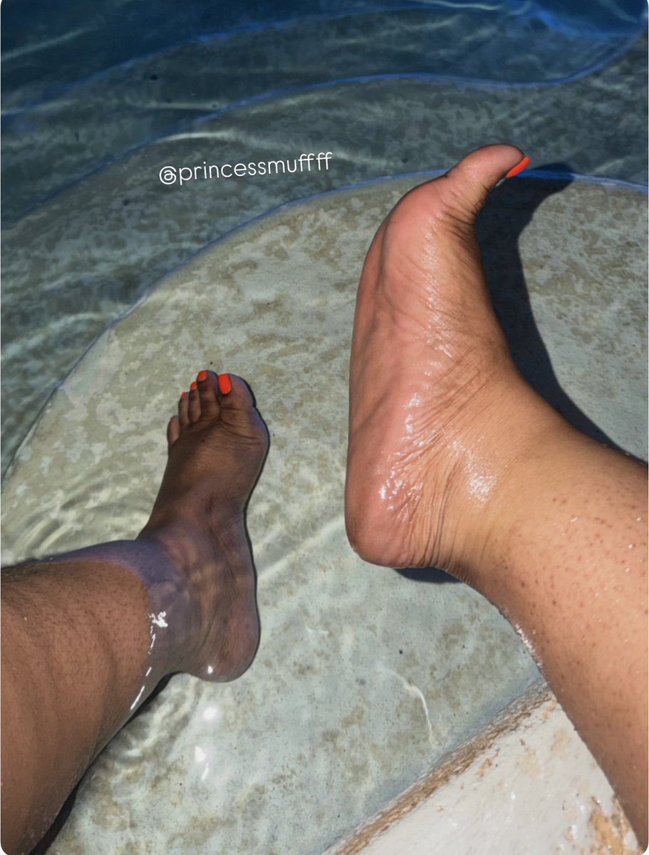 PrincessMuffff's tweet photo. Pool side at night hits so much better to me 💦😩 https://t.co/18sAdlcJ0r