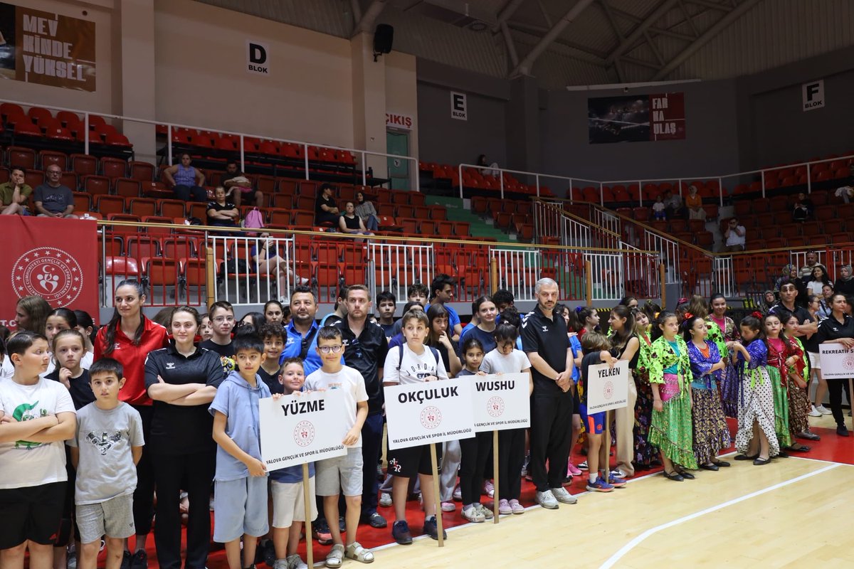 GSB_Yalova's tweet photo. Yalova'da Yaz Spor Okulları Coşkuyla Başladı! ☀️🇹🇷
Bakanlığımız Yaz Spor Okulları Açılış Seremonisi, yoğun katılım ve büyük bir heyecanla gerçekleştirildi.

Açılış programında İl Müdürümüz Salih Kılıç'ın konuşmasının ardından birbirinden renkli gösteriler izleyicilerle buluştu. https://t.co/zp7AruzznB