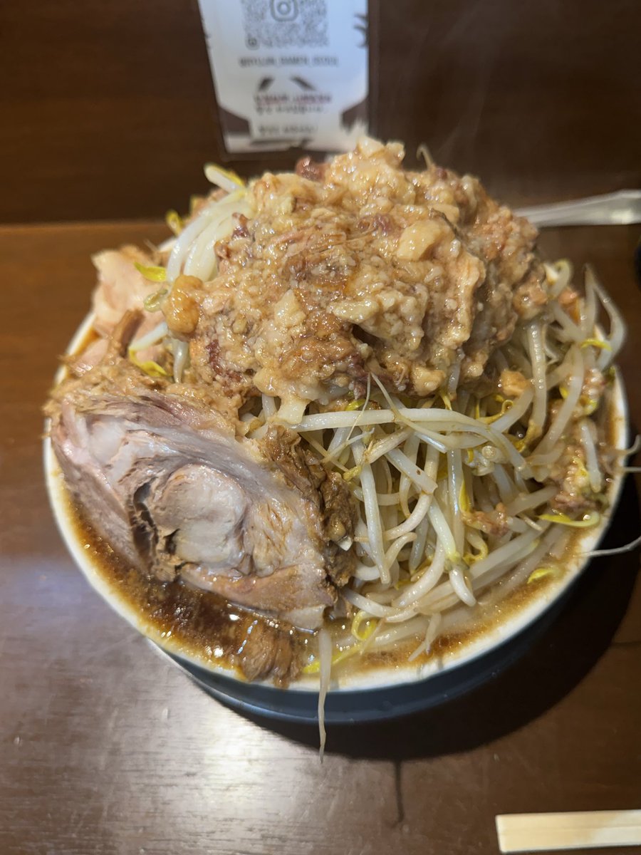 maidhidu1's tweet photo. 지로라멘 먹었는데 국물 다 못먹음 ㅠㅠ 그래두 맛있었다~~!!😋 https://t.co/OJ0q4BYhAg