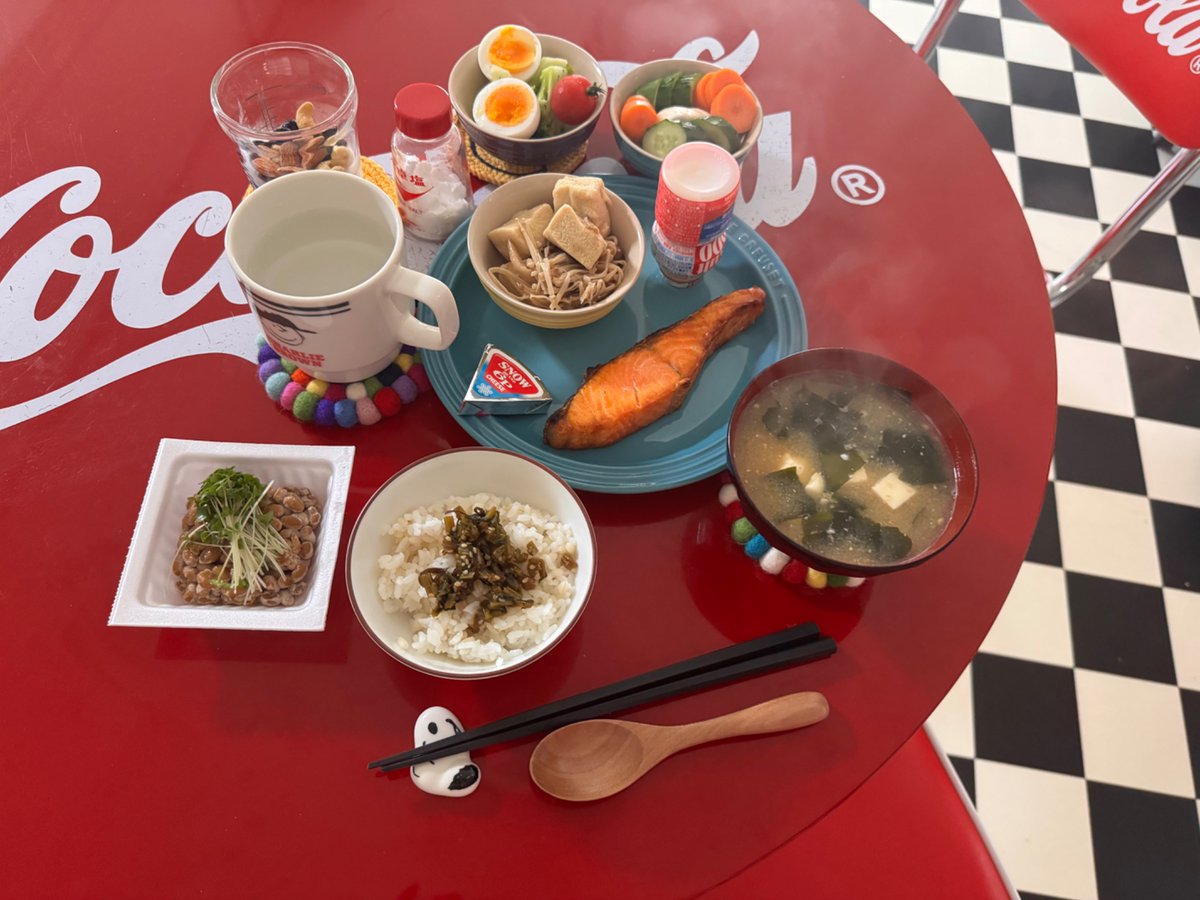ayanoniconama's tweet photo. 朝ごはん
高野豆腐煮×味噌汁(わかめ豆腐)
豆腐多め鮭定食
うましっ！ https://t.co/zxuDda0l3J