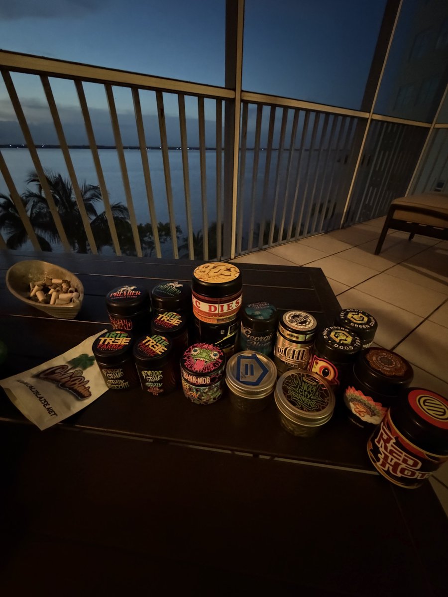 Alex_stevenson1's tweet photo. Head stash looking proper. 
@fearofboof 
@IrieTreeFarmZ 
@LocalsOnly_007 
@angelcityfarmer 
@Dvnkmob 
@TrapJesusX 
@517Premier https://t.co/5OvKWKuOYc