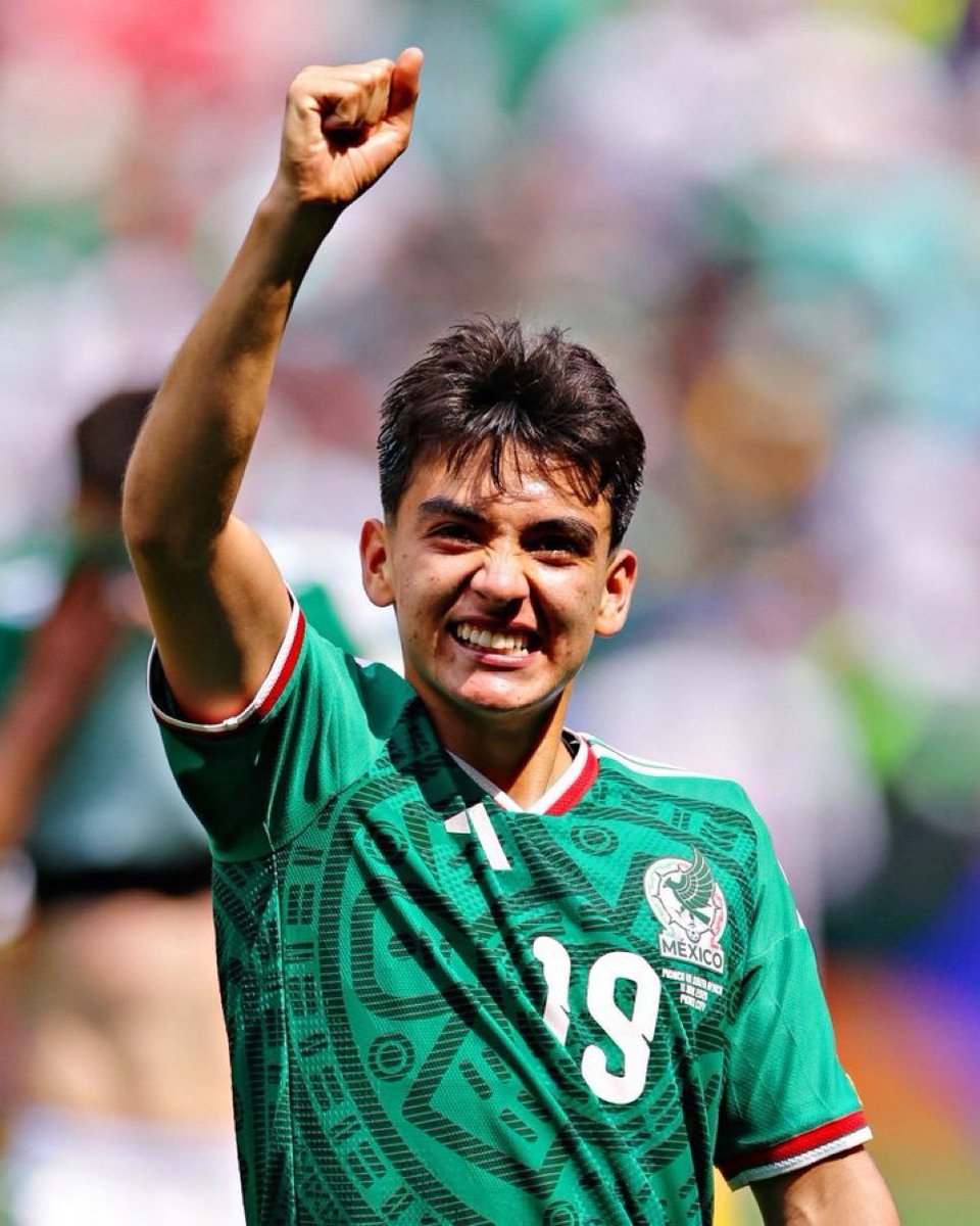 Verrataj_fitteh's tweet photo. Morita a los 17 //// yo a los 26 
#mundialdefútbol2026 #MéxicoVsEcuador #FifaWorldCup #Mexico https://t.co/N6Sy6Ah24c