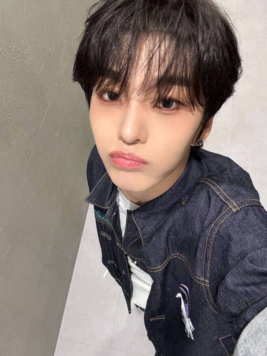 He_Gumi's tweet photo. 260701 #알파드라이브원 플러스챗 #허씬롱 

♡꒰ა ALLYZ 낭만 DAY ໒꒱♡ 
🗓️ 1st JULY - '7'과 '1'을 활용하여 볼콕 포즈 사진 찍기👉👈

#씬롱 #XINLONG #鑫隆 #シンロン  #ALD1 #ALPHADRIVEONE #알파드라이브원 #알디원 https://t.co/i1EYxI9ufs
