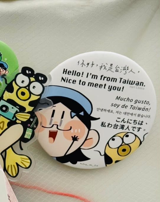 mcj107312's tweet photo. 你好，我來自台灣（不是中國）
Hello ! I’m from Taiwan (not China ) Nice to meet you !
Mucho gusto . Soy de Taiwán (no China)
안녕하세요, 저는 대만 사람입니다 (중국인이 아닙니다)
こんにちは、私は台湾人です！（中国人ではありません） https://t.co/vnIl8rZUGy