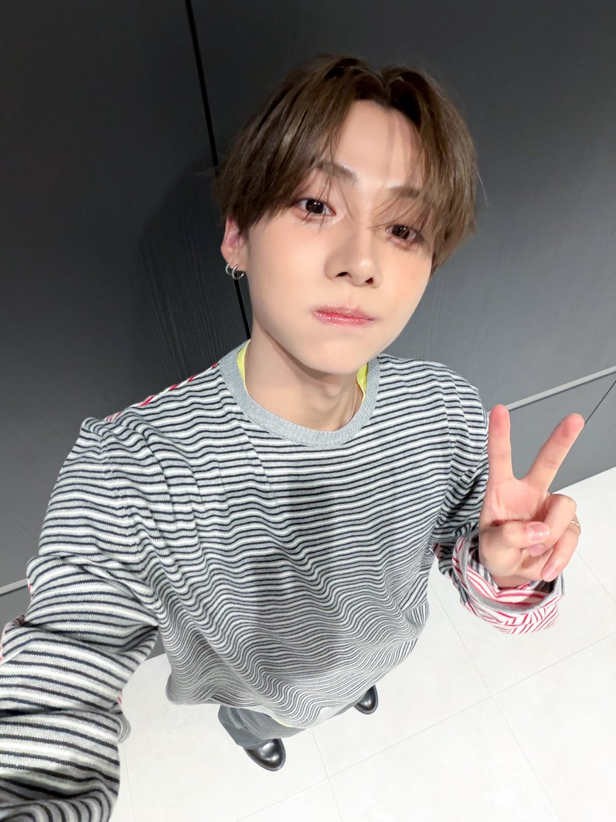 모옹 tweet media