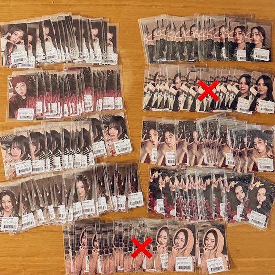 be10120940's tweet photo. TWICE POPUPSTOREオンラインくじ

譲：オーナメント
　　ステッカー(ミナ、ツウィ以外)
求：買取

郵送のみ対応可能です！
まとめてご購入いただける方は
お値引きします✨

お気軽にお声掛けください！

#TWICE買取 #TWICE #twice交換
#TWICEオンラインくじ https://t.co/TaJo7fXtyZ