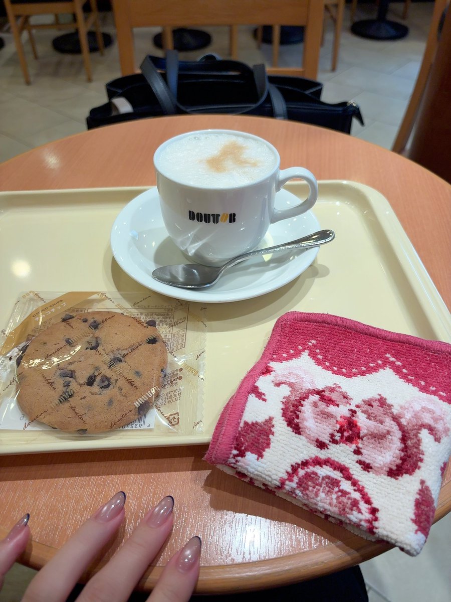 ema__ema's tweet photo. 仕事で大やらかして大凹み🫨🫨🫨

今冷たいものなんか体に入れたら
体も心もやられるから、ホットを飲む🫨
あと半日頑張ろ…！🫨 https://t.co/Ls92anI8gG