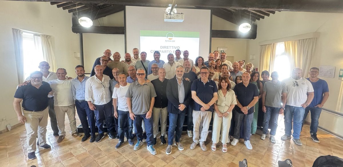 FemcaCISL's tweet photo. 🗳️Eletta la segreteria nazionale #Femca #Cisl del comparto #Energia composta da #RomeoBregata #MaurizioScandurra

🔥💧Il comparto raggruppa le attività di #estrazione, #raffinazione, distribuzione del #petrolio, #gpl, #gas, #acqua e attività minerarie.

🗣️L’impegno del Segretario Nazionale con delega al comparto #Energia #RaffaeleSalvatoni: “Proseguire nel solco tracciato in questi anni, valorizzando l’esperienza dei coordinamenti sindacali in sinergia con i #territori. Un continuo e costante ascolto delle #strutture regionali e territoriali per sviluppare un’azione puntuale e concreta a tutela di iscritti e lavoratori. Lavorare per un  patto per l’energia con istituzioni e associazioni datoriali che metta al centro investimenti pubblici e privati, #formazione mirata e una #transizione controllata, gestita e governata”. 
#essereFemca #essereCisl