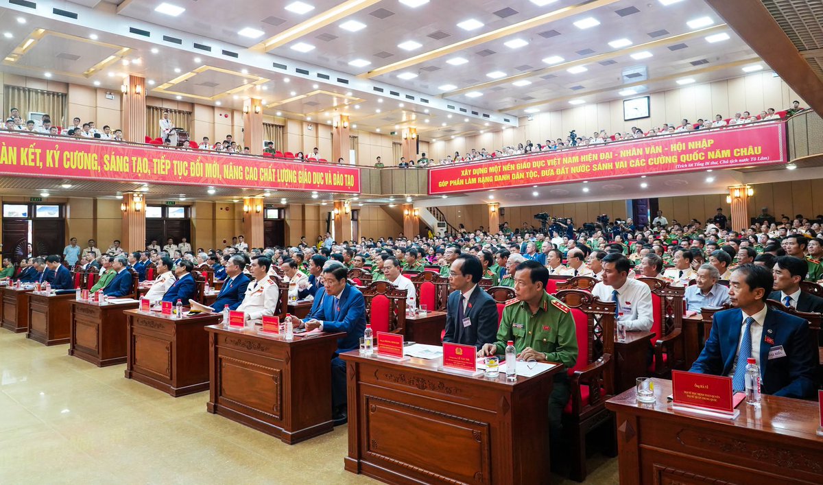 UKinVietnam's tweet photo. British Deputy Ambassador Alex Strugnell attended the Viet Nam People’s Security Academy’s 80th anniversary celebration.

The UK looks forward to deepening cooperation with Viet Nam through training, expertise-sharing and tackling future security and defence challenges together. https://t.co/3kQt00n4SZ