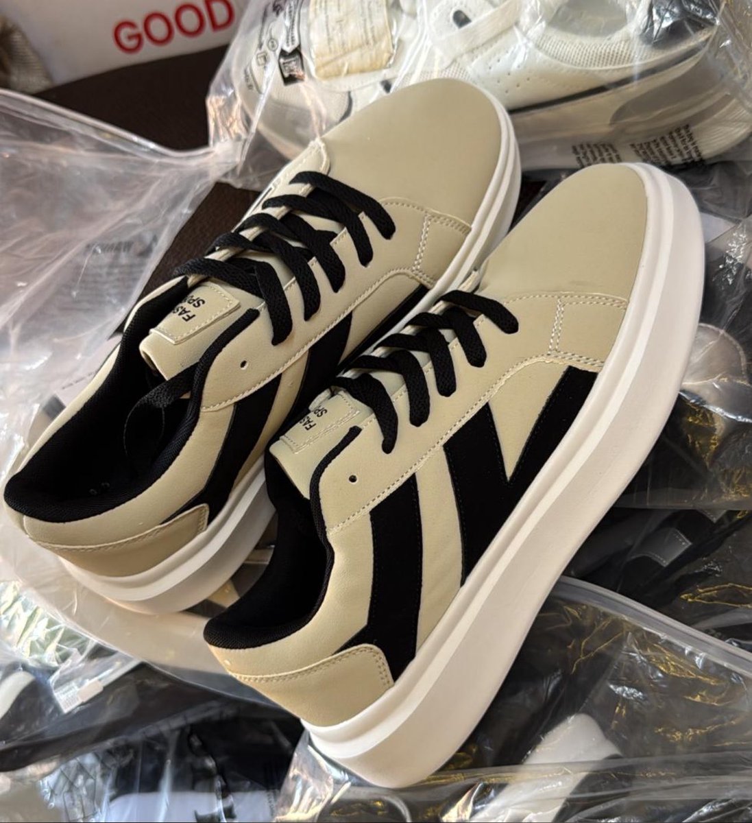 davidsancez256's tweet photo. 👟 Sizes: 40–45
🎨 Available in Multiple Colors

✅ Available for pickup and nationwide delivery
📍 Location: Bukoto Heights Apartment 

📲 WhatsApp: +256759649836 @brinashoes @BridgetNBrina https://t.co/VStQyEFnDS