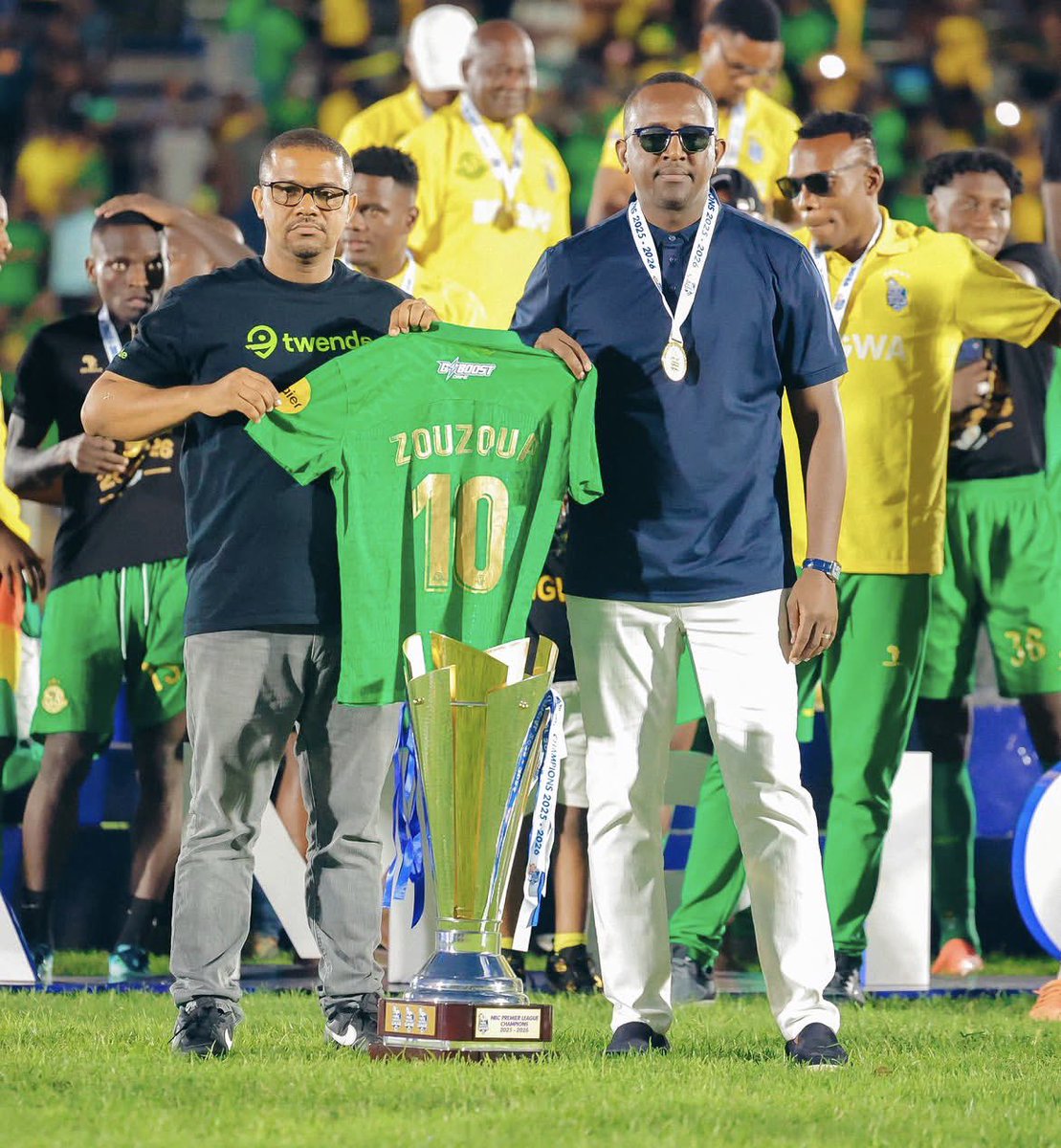 brayan_stephano's tweet photo. " Bingwa wa Ligi Kuu msimu huu amepatikana kwa kupendelewa na kila mtu anajua na Waandishi mnaelewa.. hakuna fair competition na makosa ya kibinadamu yalikuwa ya kutosha kwa marefa waliochezesha mechi za Bingwa (Yanga) ".

- Mwenyekiti wa Simba baada ya mchezo. https://t.co/3kEy25X30J