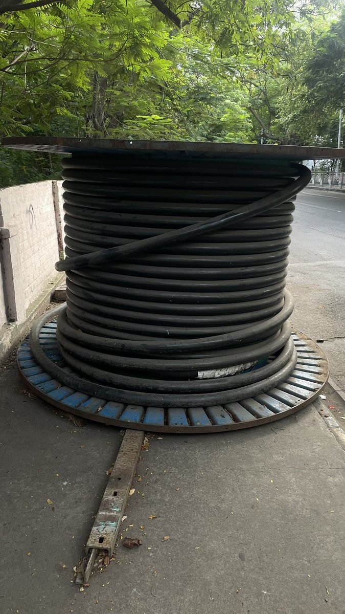 hari0710's tweet photo. This is a safety hazard, especially for seniors, children, and people with disabilities.

@chennaicorp, could you please arrange to remove the cable wires stored on the footpath, which are obstructing pedestrian access?

Chamiers Road, RA Puram, Chennai 600028
July 1, 2026, https://t.co/beQDKsURu1