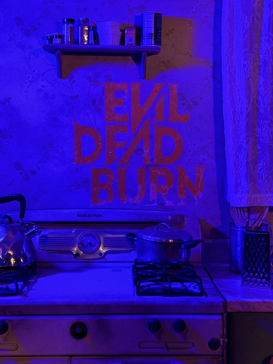 joerussotweets's tweet photo. EVIL DEAD BURN promises handjobs and it delivers all sorts of scalding hot, bodily fluids and then rubs your face in them. And then rubs your face in them some more. 

It’s SCORCHING HOT, HOT, HOT. https://t.co/RddrXRywAj