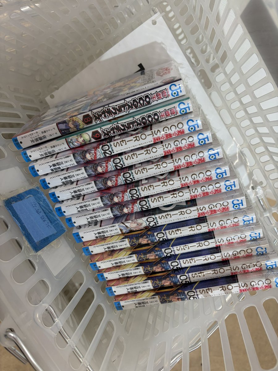 kamitoAA's tweet photo. ナツコミみんな適当に掴んだヤツ買ってるのえぐいw
付録のカード売れば定価ぐらいになる本あるのにw https://t.co/43WzlTWHYI