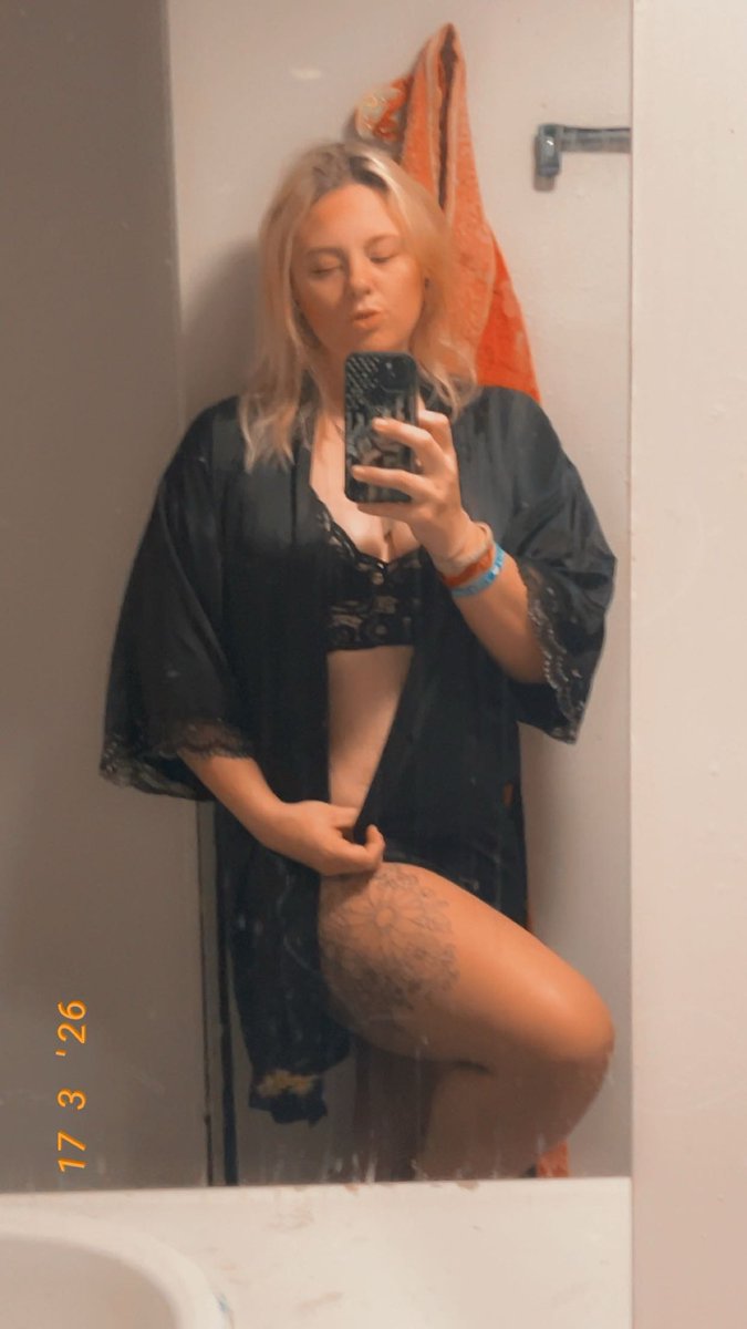 TattedBlondieOF's tweet photo. https://t.co/UnVYsoCdnb https://t.co/z3BsnoPIFu