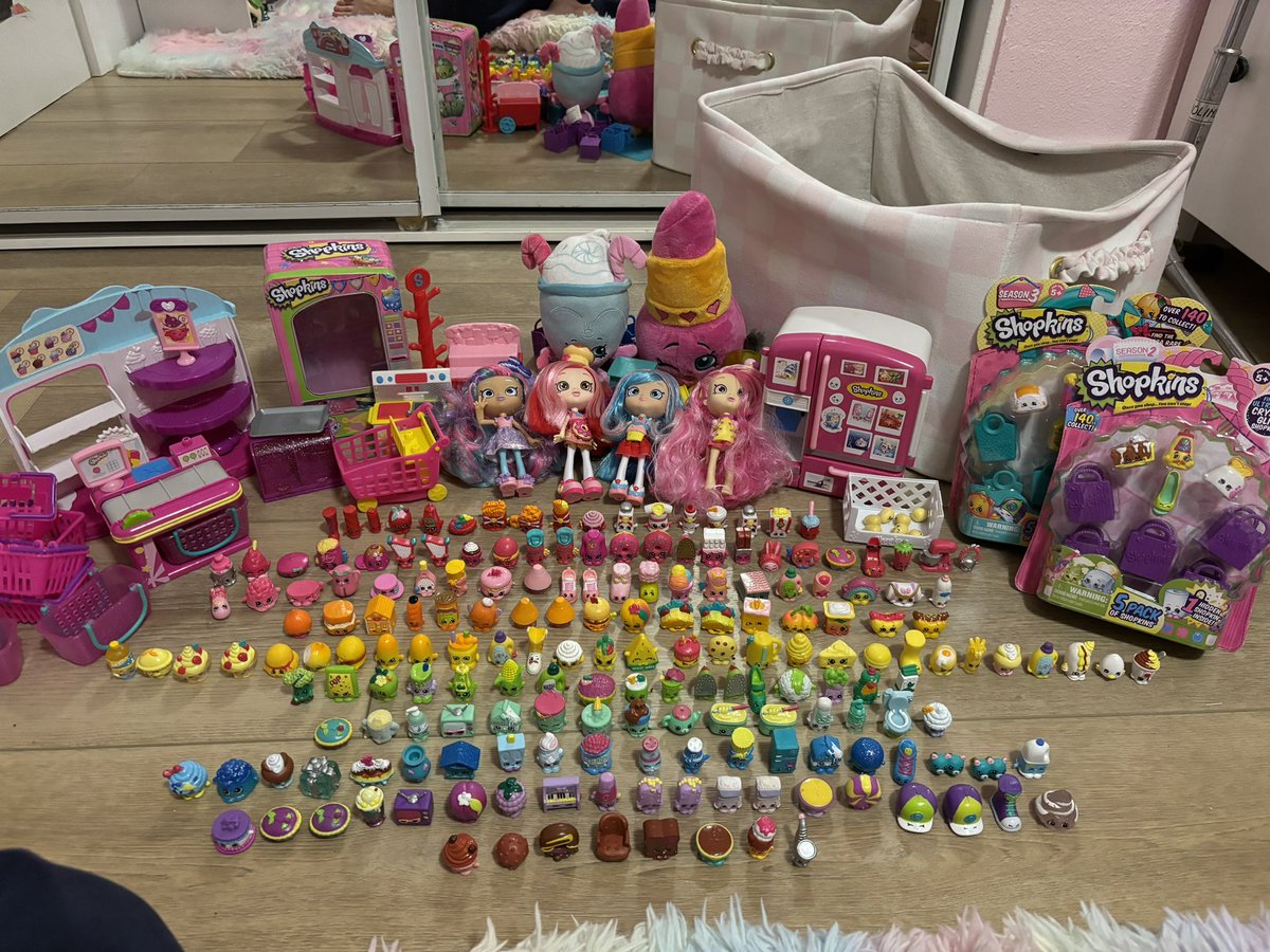 pastelcyaniide's tweet photo. organizing my shopkins https://t.co/bj13gfnWfX