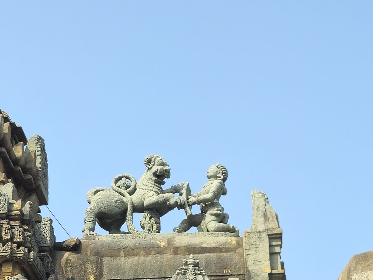 amit_taradale's tweet photo. One of my favourite clicks

Royal emblem of Hosyalas

📍Basaralu, Mandya district, #Karnataka https://t.co/K0zAGnas5M