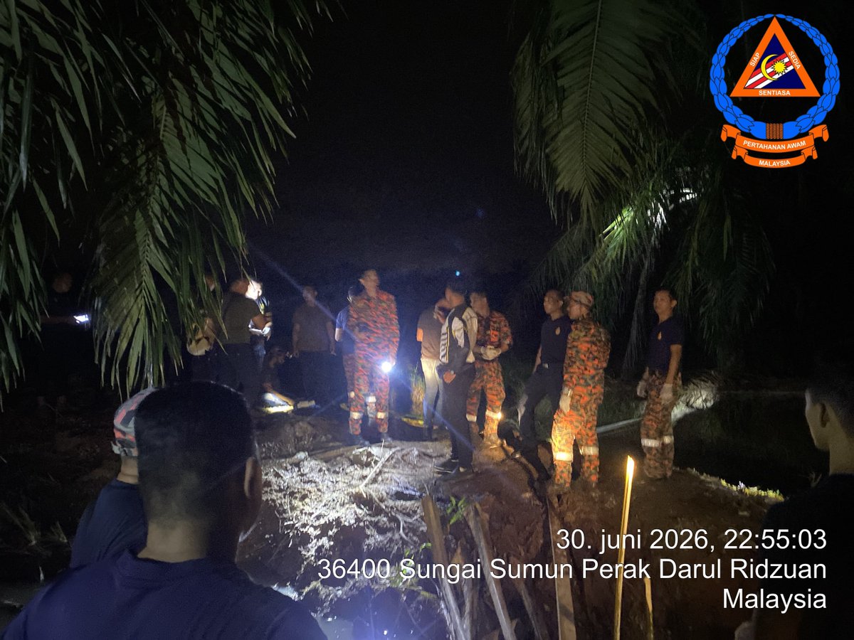 SinarOnline's tweet photo. Kanak-kanak OKU hilang ditemui meninggal dunia di kebun sawit

Bapa mangsa menyedari kehilangan anaknya selepas mendapati kanak-kanak itu tiada di dalam rumah.

#sinarharian #OKU #oranghilang https://t.co/HvCkN9XklC