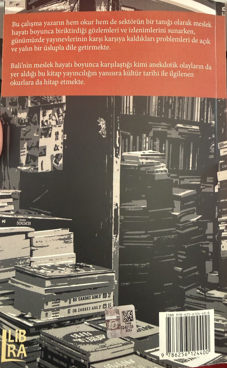 mehmetbrksn's tweet photo. Türkiye’de yayıncılık dünyasına dair muhtelif konu ve sorunlara kısa kısa değinen, keyifle okumalık bir kitap: “Yayınevleri, Sahaflar, Okurlar Âlemi: Gözlemler-Anılar/ Rıfat N. Bali/ Libra Kitap/ 2026” İçindekiler devamında + https://t.co/aCHEy6l6fc