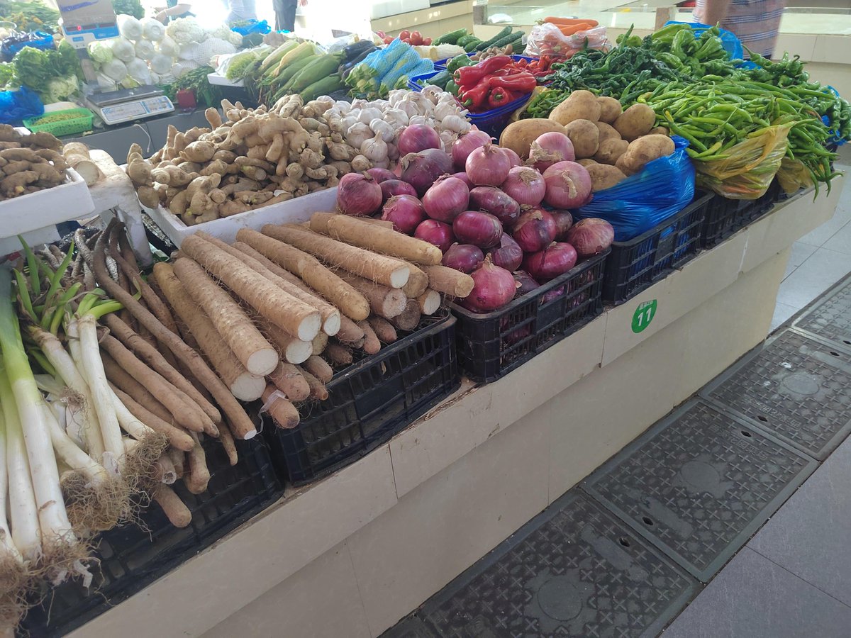 Matthew81013370's tweet photo. Stocked up on farm-fresh veggies, organic eggs and artisanal bread for the weekend cooking spree! Local produce tastes best ， https://t.co/ma0j5PZSLM