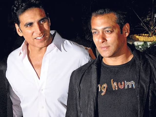 KhanDruid's tweet photo. The same people calling #WelcomeToTheJungle Sethji's comeback should remember

Even wd almost half Bollywood in one film, it couldn't manage even half of the opening day collection of #SalmanKhan's weakest film #Sikandar 😂

KOI NAHI HAI TAKKAR ME🔥🔥 https://t.co/9zI9EnEM4m