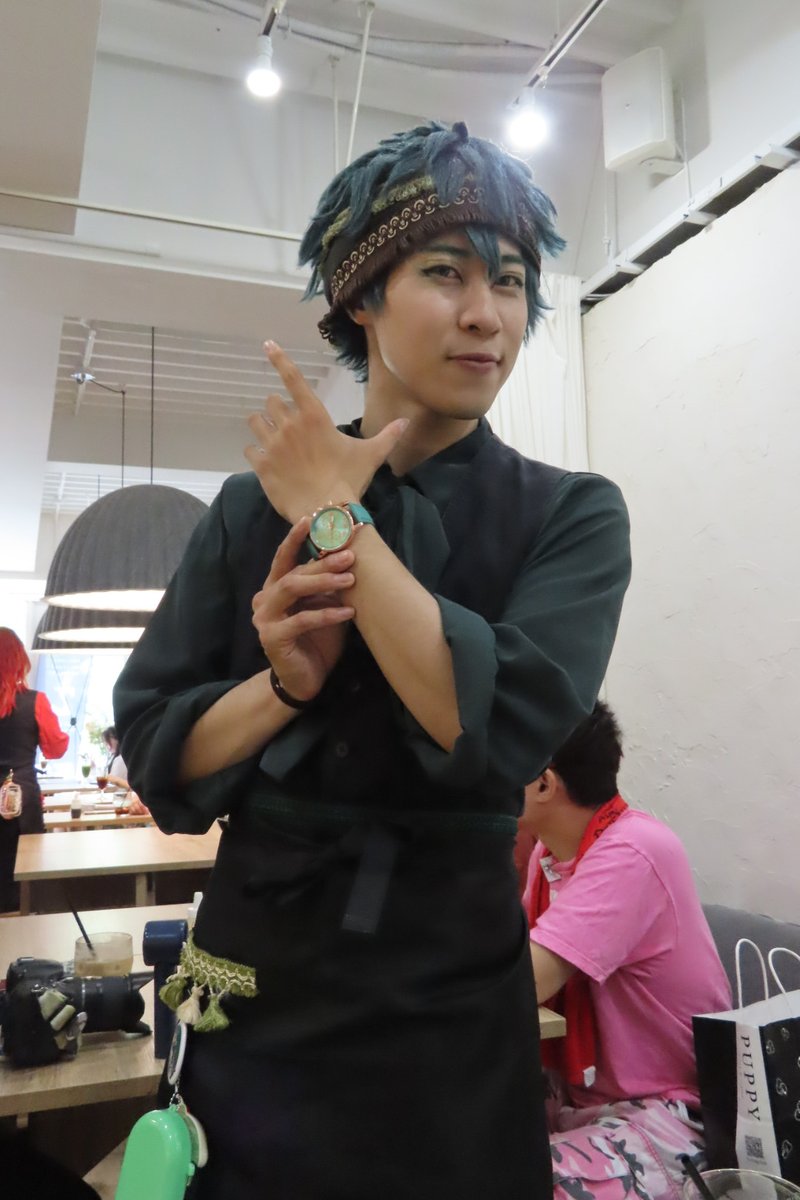 T0719N0818's tweet photo. メラク🌳×encafe🍵
前にある方から5人それぞれのカラーでお揃いの時計をいただいたそうでせっかくだからつけてきたと言ってた✨️時計、私も欲しい😆
#金稼ぎのペテル #金ペテ #encafe https://t.co/sjO8v0she7