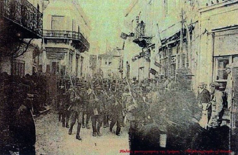 TheGreekPatriot's tweet photo. 1 Ιουλίου 1913 - Απελευθέρωση της Δράμας.
Ο Ελληνικός Στρατός αναλαμβάνει τον έλεγχο της πόλης.
#BalkanWars #Drama #MacedoniaIsGreek #MacedonianStruggle #Macedonia #Macedonian #Enosis #Greek #Orthodox #Revolution #Greece #Hellas #Hellenism #Hellenic. https://t.co/MIwGhbpXHE