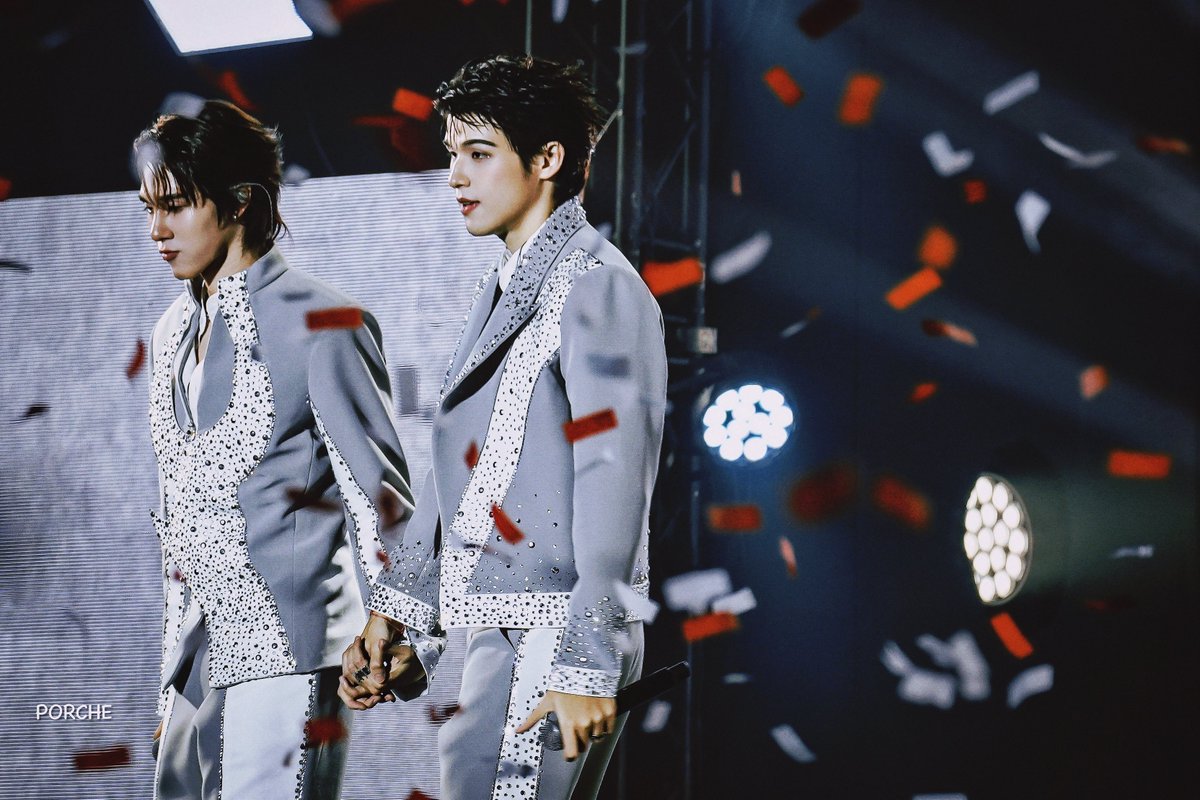 porche1807's tweet photo. "เหมือนว่าโลกของเราได้เปลี่ยนสีไป
มันสวยงามเกินกว่าจะพบได้ที่ใด
โอ เวลาดังหยุดเคลื่อนไหว
เมืองนี้ไม่เหงาอีกต่อไป
ต่อจากนี้ฉันมีเธอ" 🩵🩷📿💫

#WUTheSeriesFinalEP 
#SkyNani https://t.co/OgFcNkZLBP