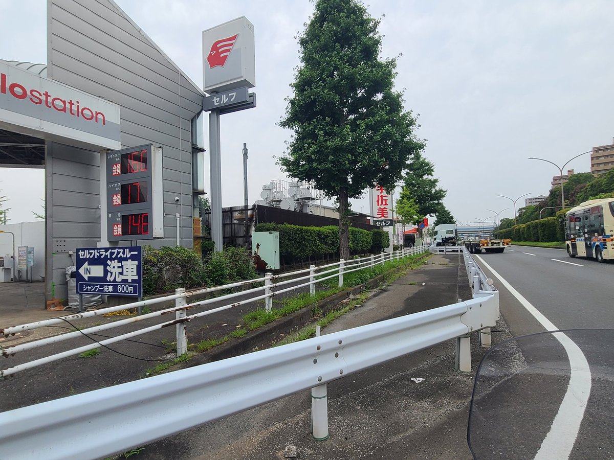 okhotsk2381's tweet photo. 7/1 横浜市本牧のガソリン価格は2週間前から3円値下げされています。
#gogogs https://t.co/MLJJrZNH7j