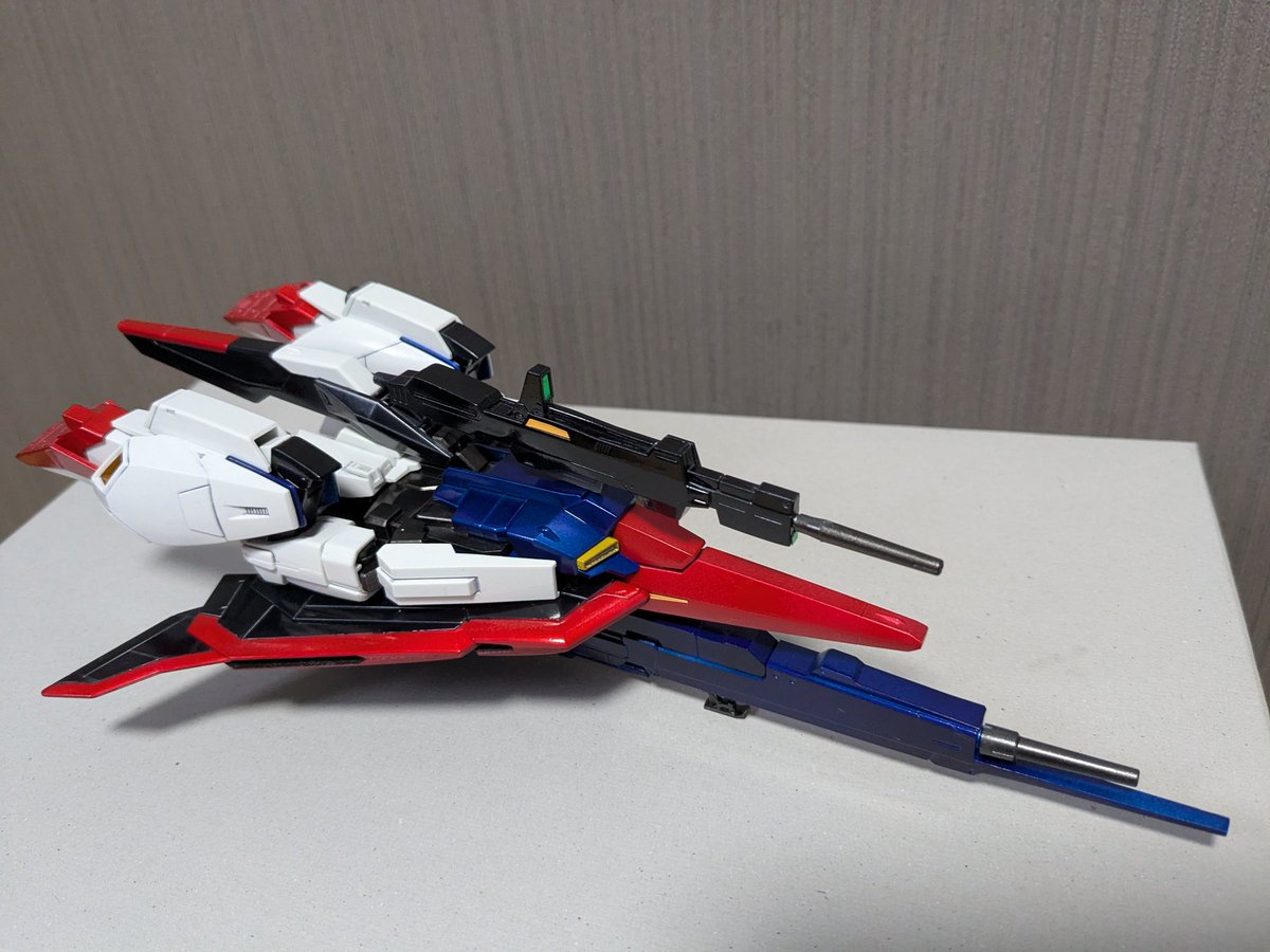 tsunomin's tweet photo. 軽キャノンと同時に色塗ったりして作っていたHGのZガンダムが完成。変形は一回やって満足。 #Zガンダム https://t.co/d3rciETDub