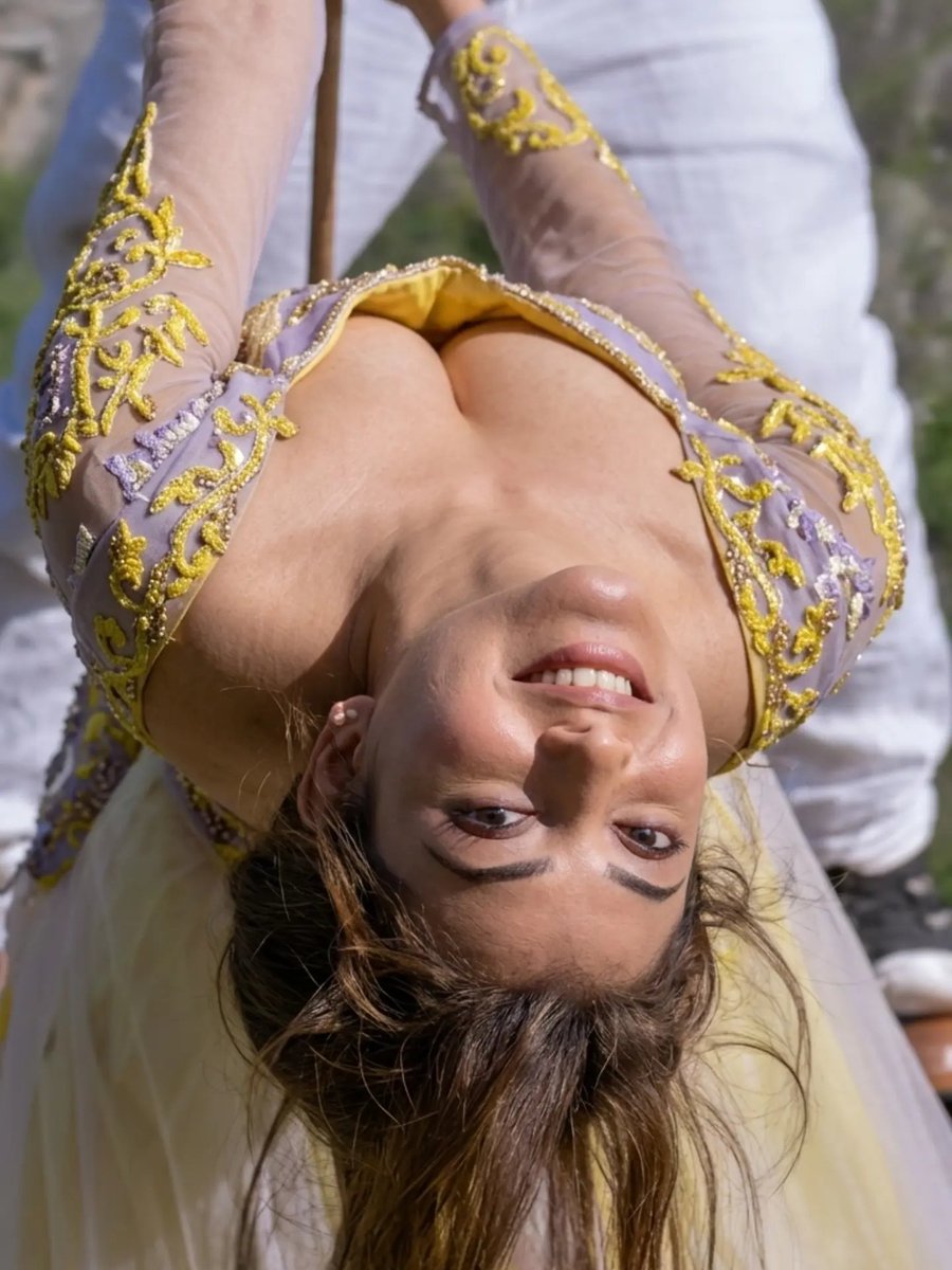Nisha_vj_'s tweet photo. Kajal Aggarwal in yellow white and purple outfit 💛🤍💜

A Thread 🧵 https://t.co/yczF8XFlI3