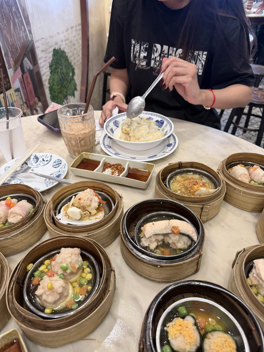 aftrfvck's tweet photo. Eating time🍽️ https://t.co/qRVklZe9Nk