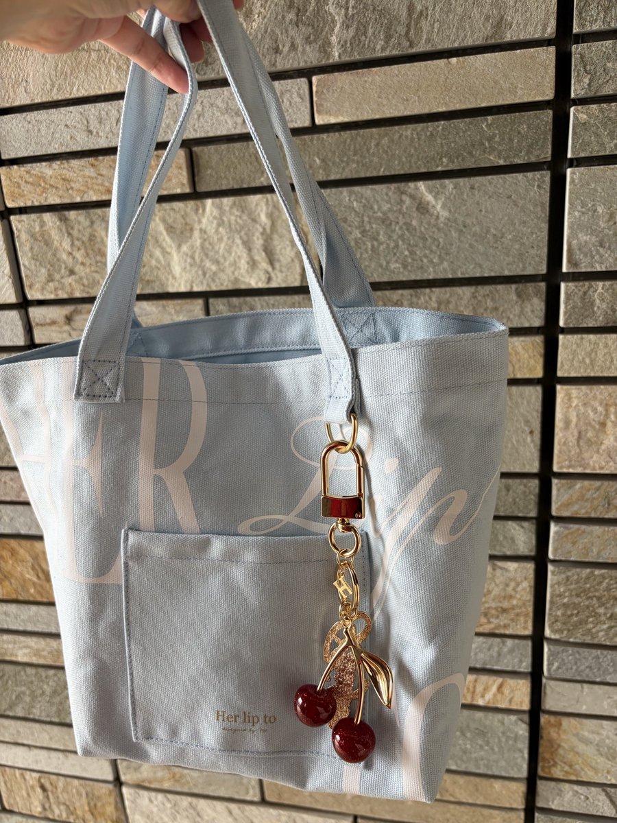 lucy_m9hm's tweet photo. ライトブルーにチェリーチャーム可愛い🩵🍒 https://t.co/TDXt20IDGC