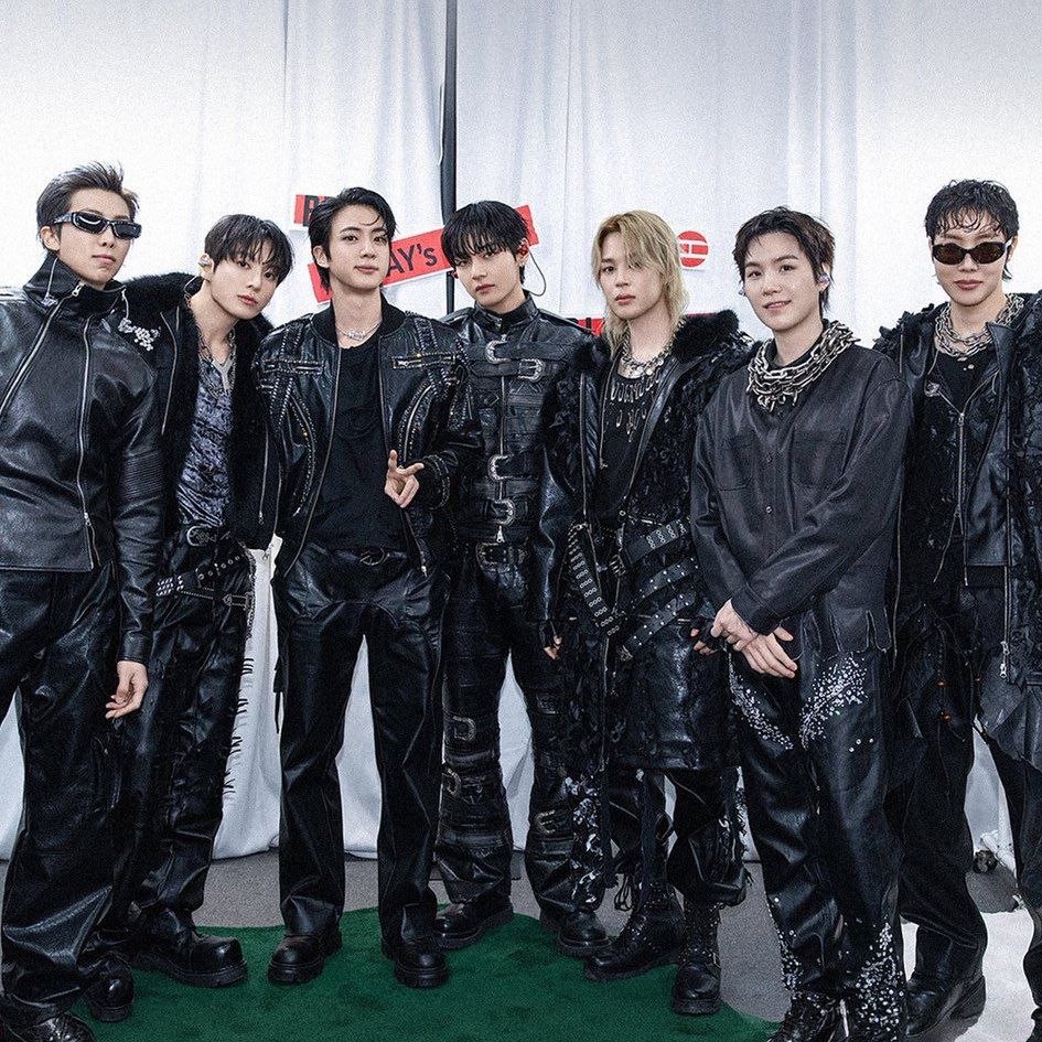 BTS_Up21's tweet photo. —[🤫] LINKS

🧵 HILO PARA VER EL D-1 DEL CONCIERTO DE #BTS, 'BTS WORLD TOUR - ARIRANG' QUE SE LLEVARÁ A CABO EN BRUSELAS - BÉLGICA 🇧🇪

—[RT 🔁 PARA SALVAR VIDAS💜]
📍Se colocará en 🔒 la cuenta
📍NO se transmitirá por Weverse, así que serán links de las personas que asistirán al concierto y lo transmitan en lives

BTS WORLD TOUR ARIRANG
ARIRANG TOUR IN BRUSSELS DAY 1
#BTS_WORLDTOUR_ARIRANG
#BTS_WORLDTOUR_ARIRANG_BRUSSELS
#BTS_WORLDTOUR_ARIRANG_BRUSSELS_D1 
@BTS_twt #방탄소년단 #BTSARMY 
#BTS_WORLDTOUR_ARIRANG_EUROPE