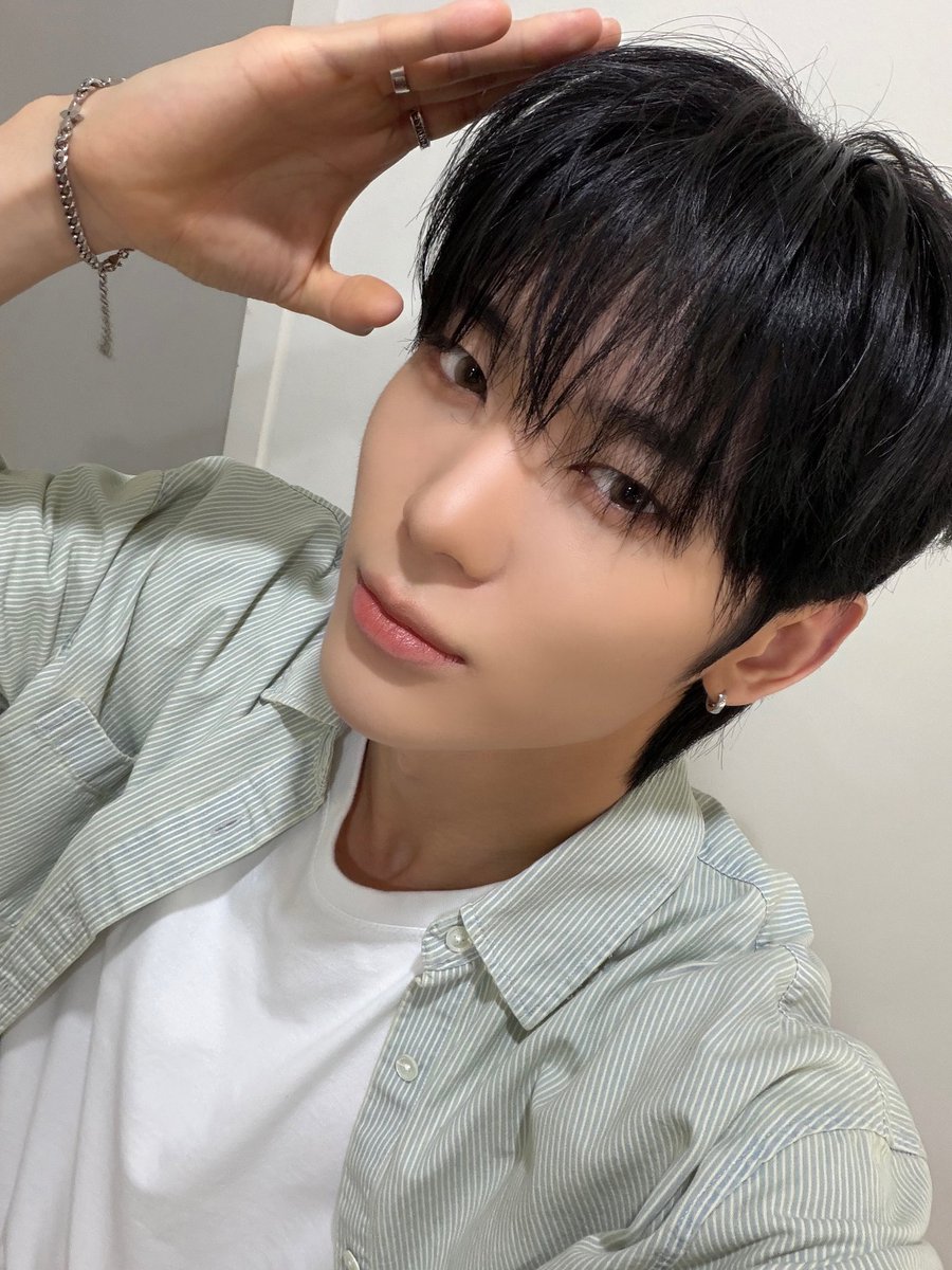 NOWZ_FrFan's tweet photo. •▪︎•BERRIZ•▪︎•300626

[#SIYUN]

Elsa apparaît ☃️

•▪︎•▪︎•▪︎•▪︎•

©️ : NOWZ sur Berriz
#Crow🐙 https://t.co/LPNk3bfEJv