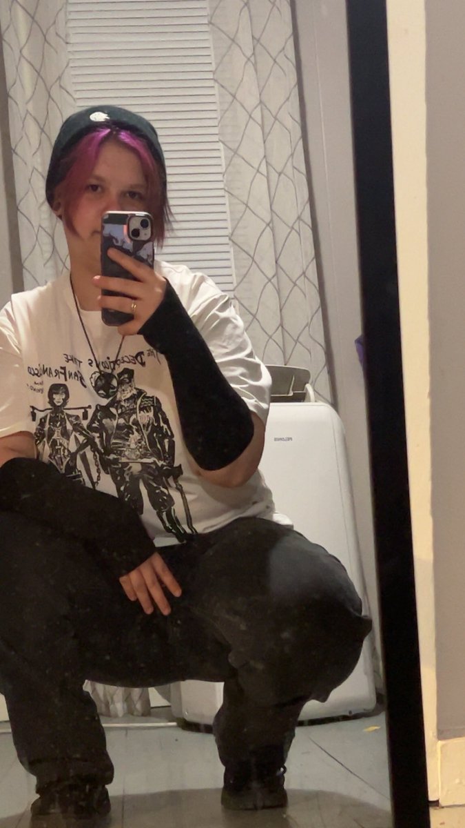 Starry_Ghoul's tweet photo. I know it’s been like a month since I said id do this- BUT NOW I CAN!! 😆

I got this amazing shirt from @fencuary !!
We got fem and masc look😌(love being non-binary)

yall better rate me 10/10, lol
(also face reveal??)
#transformers #merch #megastar https://t.co/dBwKUQFOLR