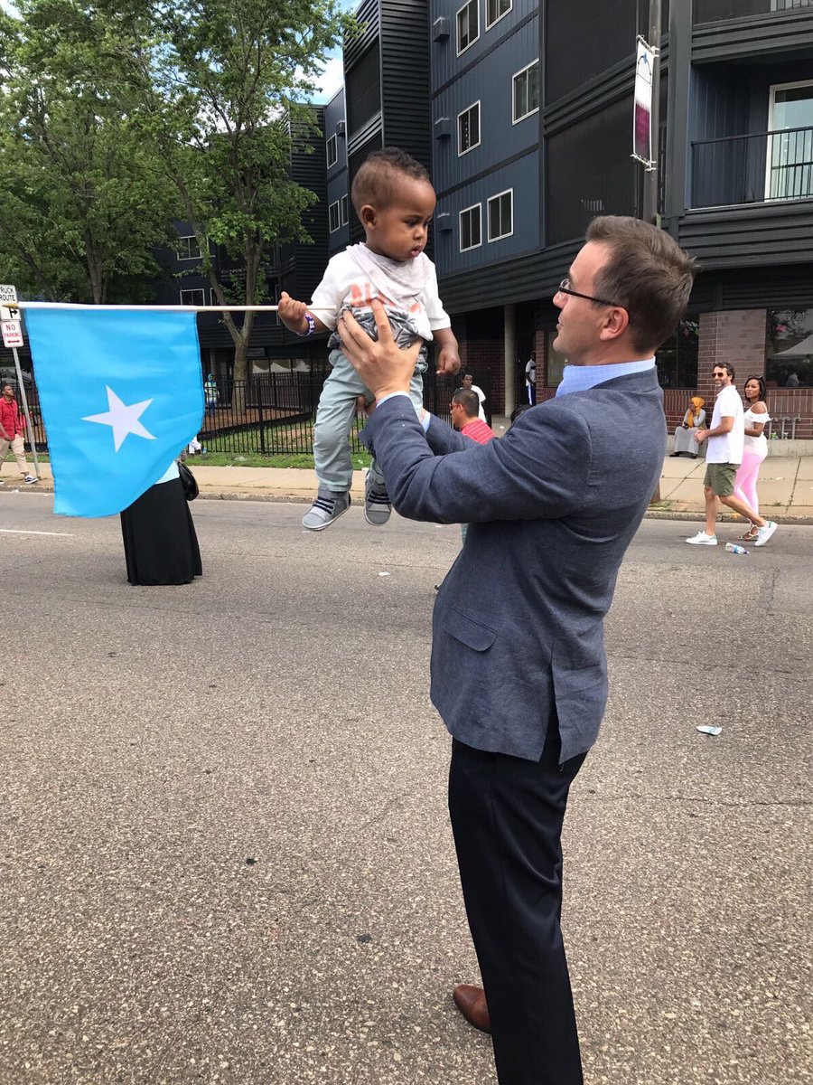AcarUmut's tweet photo. Happy Independence Day to the brotherly nation of #Somalia!

And here I am holding an adorable #Somali boy, who seems to be wondering what I’m doing. 😊

Minneapolis, 2017. https://t.co/KWpYM6LuTe