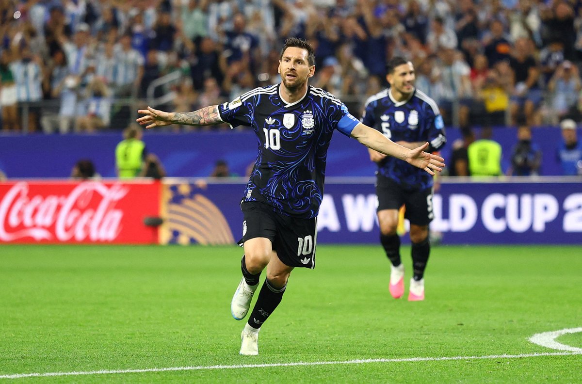 beINSPORTSNews's tweet photo. ⬅️ هدافو كأس العالم عبر التاريخ 🏆 حتى الآن 

1⃣ ليونيل ميسي ـ 19 ⚽️
2⃣ كيليان مبابي ـ 18 ⚽️
3⃣ ميروسلاف كلوزه ـ 16 ⚽️
4⃣ رونالدو ـ 15 ⚽️
5⃣ غيرد مولر ـ 14 ⚽️ https://t.co/ANrMb7LHtE