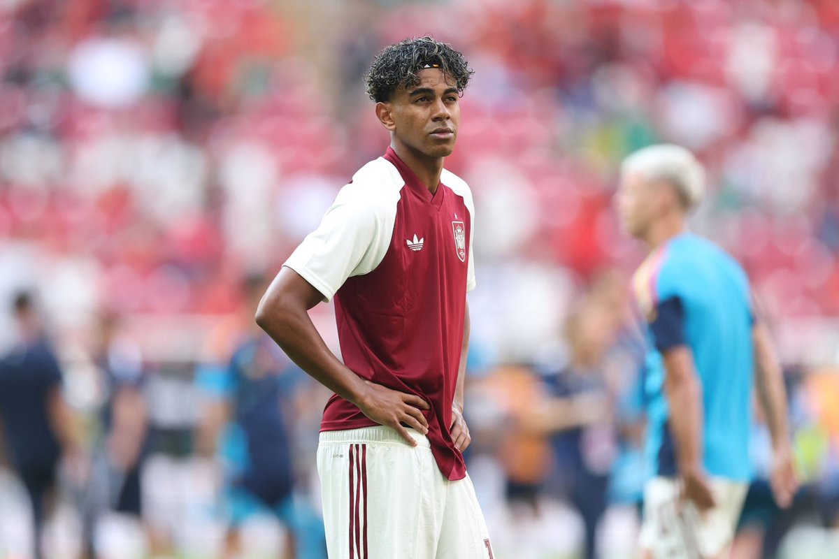 FabrizioRomano's tweet photo. 🚨 Lamine Yamal: “If you play with fear, the worst will happen to you in the end, and you might get injured on your own”.

“I wasn't scared vs Uruguay, but it's true there were moments where you think: why would I run at full speed when we're already practically qualified?”. https://t.co/u69ad9H0g7