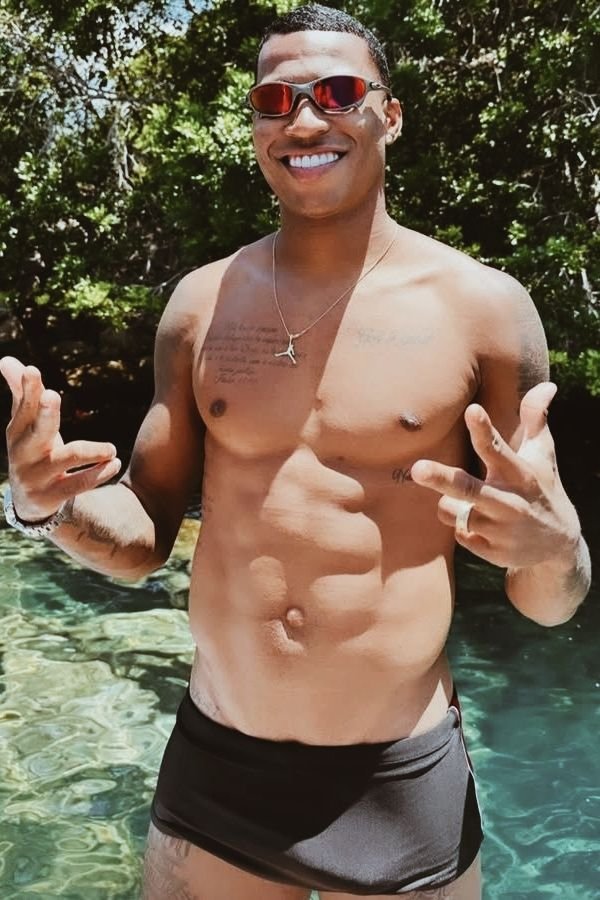 _XMENS_'s tweet photo. Esse jogador é lindo demais. Abram a segunda foto 👀👀 https://t.co/f7UWy5O6oP