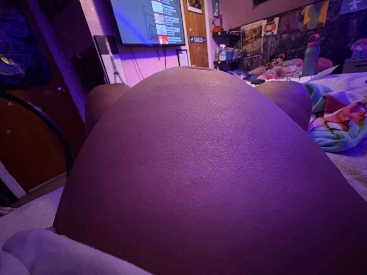 NatSillienatty's tweet photo. Filled up with water and pushed it up with some air. Made my belly super noisy >w< https://t.co/dhH0fnCvze