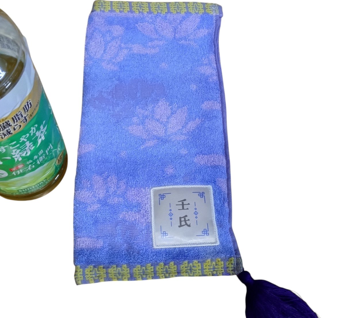milk_Cardia's tweet photo. 「薬屋のひとりごと」一番くじのハンドタオルをペットボトルカバーにしました！使い勝手良すぎ。&amp;推し活アイテムにピッタリ💚💙
#一番くじ #ハンドタオル
#薬屋のひとりごと
#ペットボトルカバー https://t.co/C3uSLo6w8U