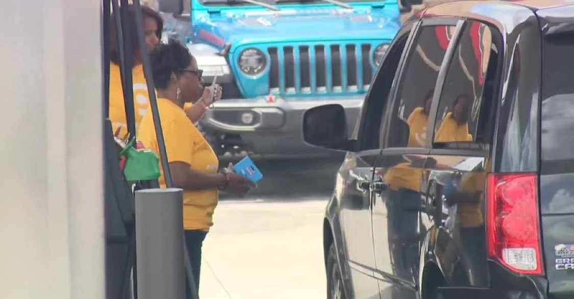 _ATLCHECKIN's tweet photo. An Atlanta pastor, Jeremy Tuck, handed out free gas cards to help people as prices keep going up. 

Tuck said it was all funded by donations and put together to help people dealing with higher gas prices. https://t.co/k3QR1fjfAe