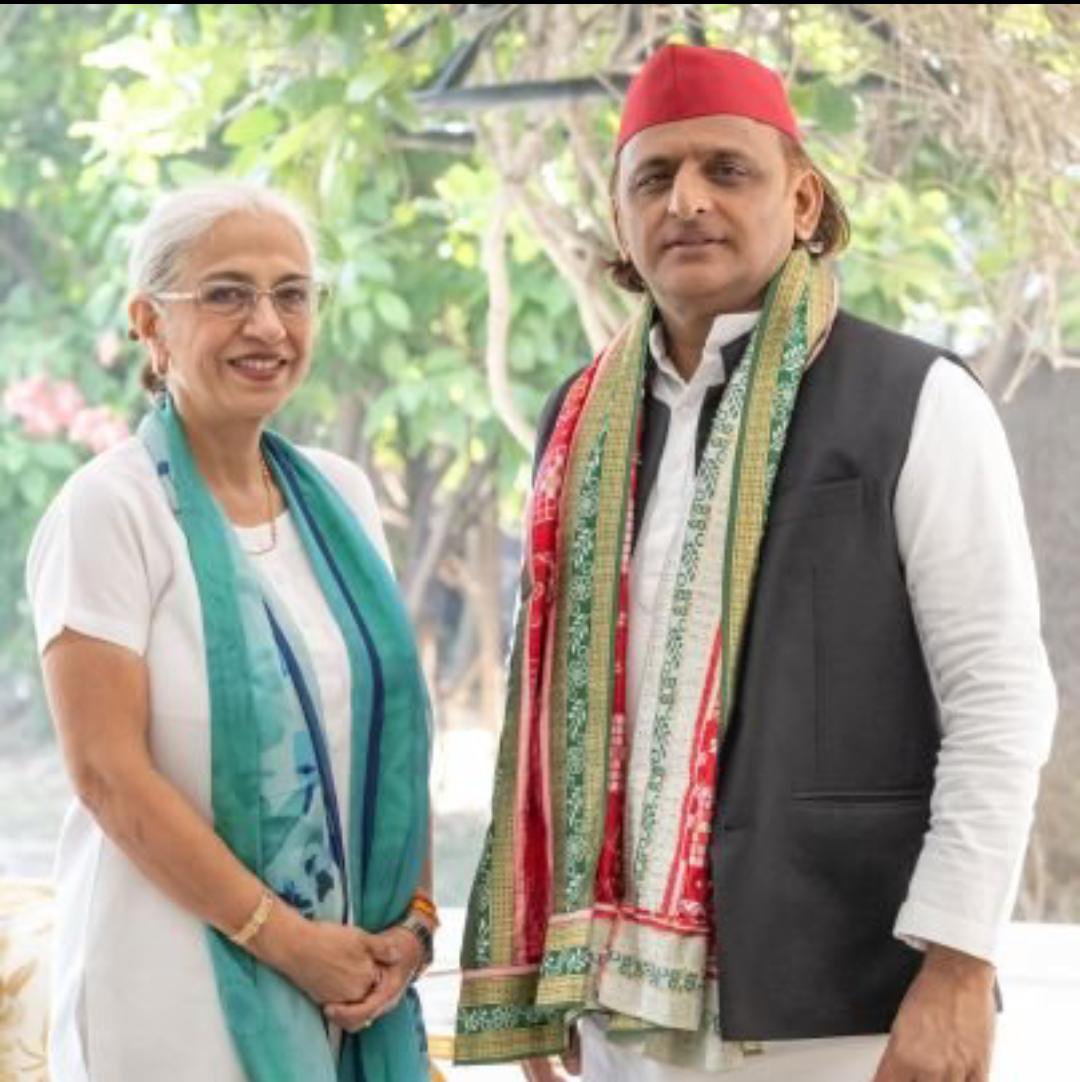 AnnuTandonUnnao's tweet photo. संघर्ष, संवेदनशीलता और जनसेवा के पथ पर निरंतर अग्रसर माननीय @yadavakhilesh जी को जन्मदिन की हार्दिक शुभकामनाएं।
ईश्वर आपको उत्तम स्वास्थ्य, दीर्घायु एवं सदैव जनकल्याण के कार्यों के लिए शक्ति प्रदान करें।
आपका जीवन नई ऊर्जा और जनविश्वास के साथ निरंतर आगे बढ़ता रहे। https://t.co/2uynsd0OYR