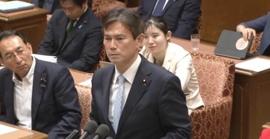moeruasia01's tweet photo. 文春、「中傷動画」問題から撤退か！

最新号の目次（表紙・投稿画像）に、物議を醸した中傷動画・音声編集疑惑の続報などは一切掲載されず

国会で騒いじゃった野党はどうすれば・・・(´・ω・) https://t.co/OQKriSU4lZ