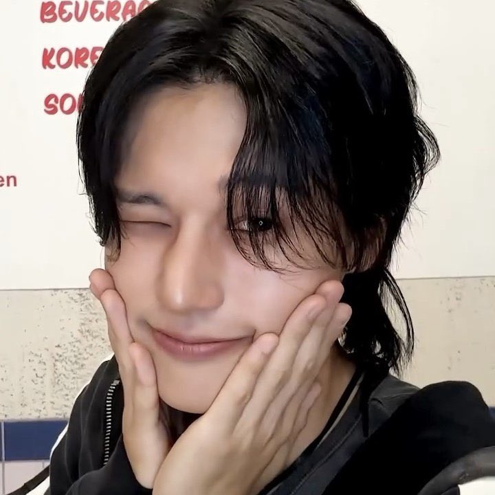 chromewy's tweet photo. he goes from heartthrob to sweetheart in one smile https://t.co/l6avdMPudJ