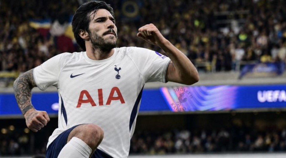 RM_THFC's tweet photo. 🚨 BREAKING: Sandro Tonali is getting closer to #Tottenham from #Newcastle for a transfer fee over €100M. The midfielder has a total agreement with #THFC for a contract until 2032 (€12M/year) and has given his availability to De Zerbi, who had a key-role to convince him despite other two bids from top english clubs. 

FREE TONALI 🇮🇹⏳

@NicoSchira ✍️ | #THFC | #SPURS