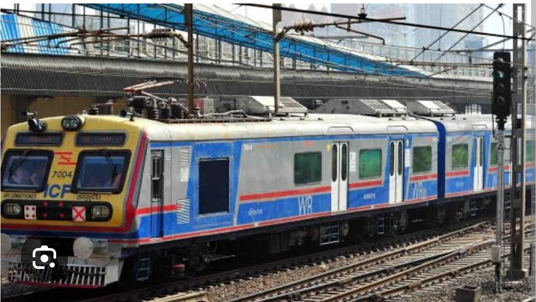 arif_md's tweet photo. @drmbct 
It has been about two weeks now; the VR-CCG AC local starts on time at 9:09 AM, but it runs 15–20 minutes late every day. Is this what you call punctuality?!
@AshwiniVaishnaw @mumbairailusers @RailMinIndia https://t.co/mXVybUPpW3