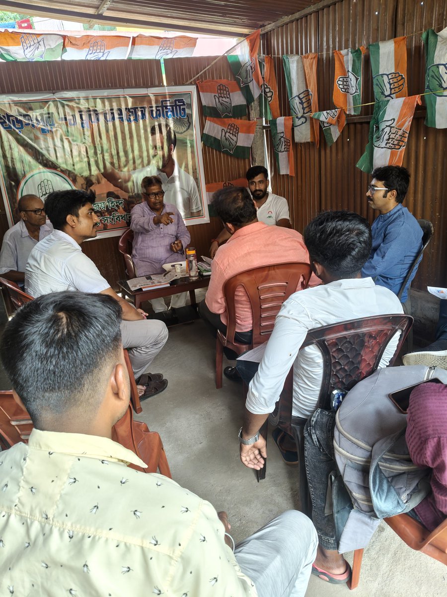 saikatkumarber2's tweet photo. A meeting was held with students at the Congress Office, Gopali, Kharagpur, on the issues of the NEET paper leak, the deteriorating state of the country's education system, growing uncertainty in the education sector, and the rightful demands of students.

#ChhatronKiGoonj https://t.co/P66dm7maOi