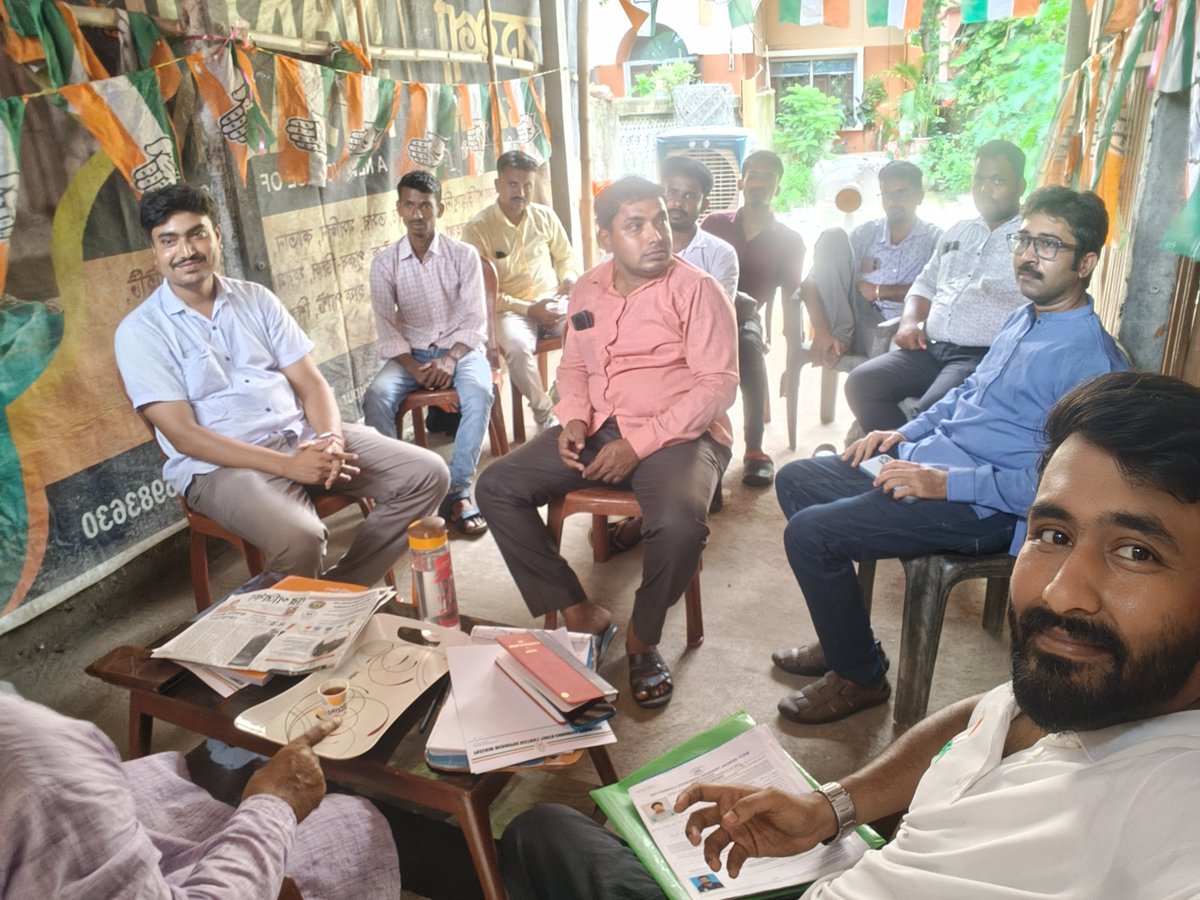 saikatkumarber2's tweet photo. A meeting was held with students at the Congress Office, Gopali, Kharagpur, on the issues of the NEET paper leak, the deteriorating state of the country's education system, growing uncertainty in the education sector, and the rightful demands of students.

#ChhatronKiGoonj https://t.co/P66dm7maOi